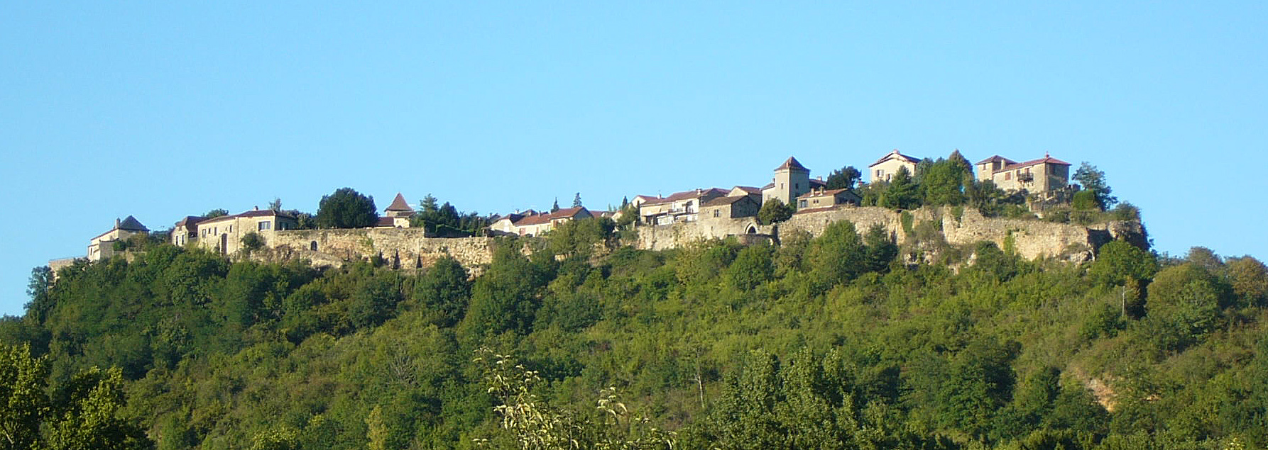 Vue ouest des remparts de Capdenac-le-Haut